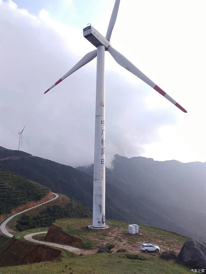 2025款比亚迪e7的官方指导价为10.38万元起