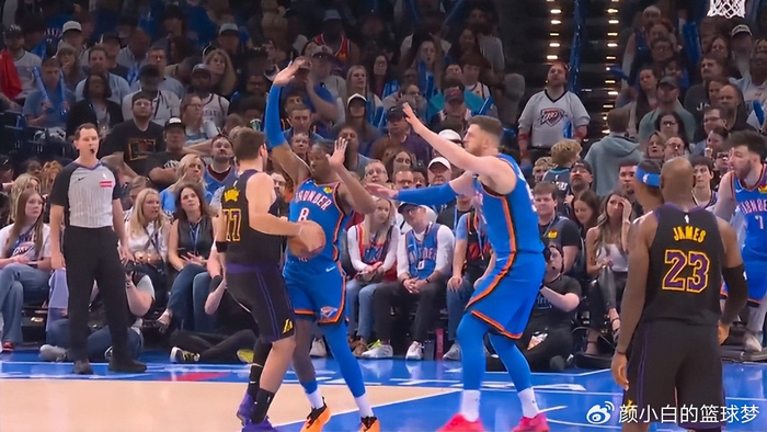 湖人惨遭雷霆血洗半场落后31分詹姆斯悲凉离场