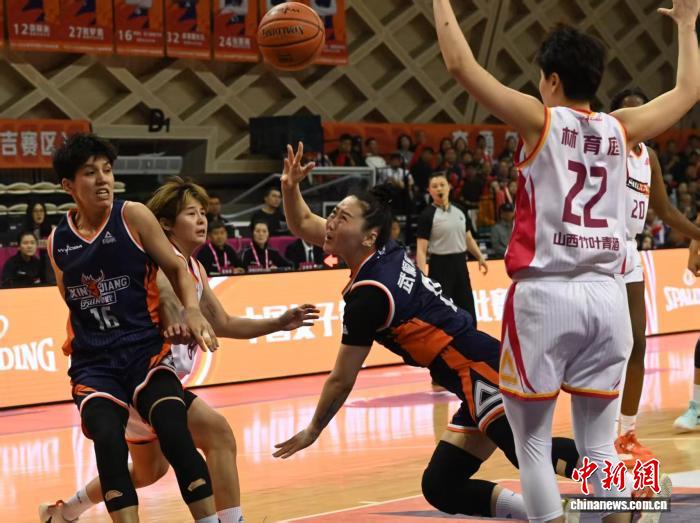 新疆女篮半决赛不敌山西 收获季军彰显球队蜕变
