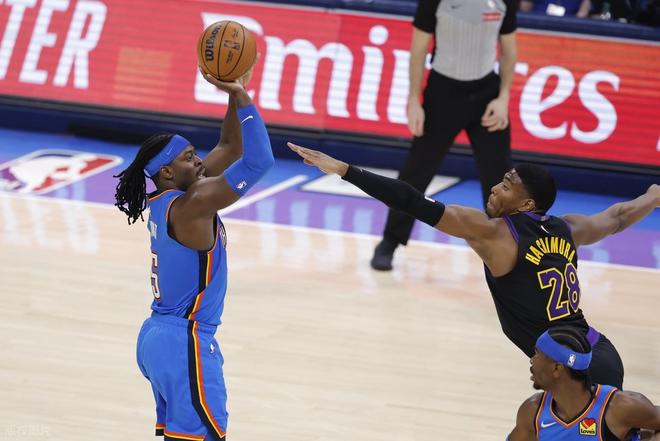 雷霆大胜湖人43分 东契奇伤退致湖人惨败 西部格