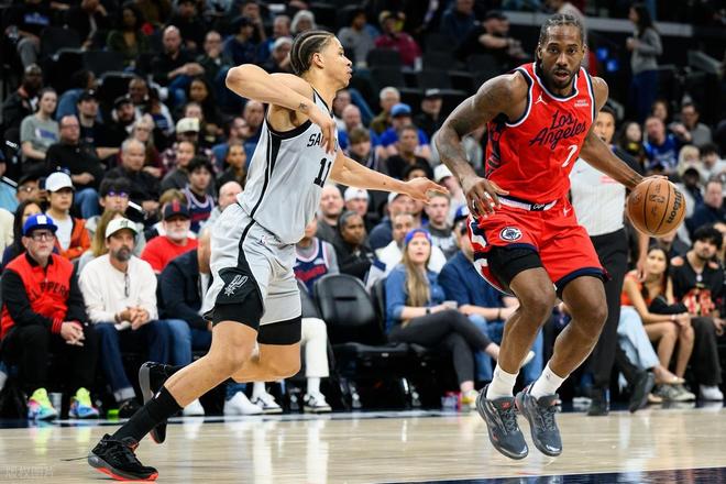 雷霆大胜湖人43分 东契奇伤退致湖人惨败 西部格