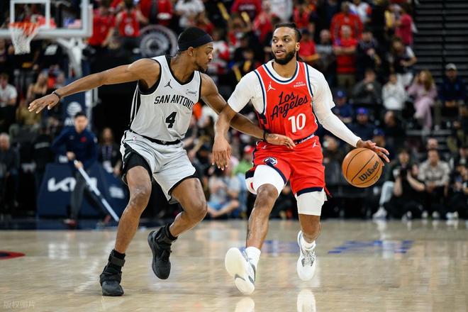 雷霆大胜湖人43分 东契奇伤退致湖人惨败 西部格