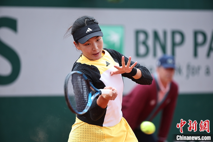 首盘5-0领先后遭逆转，王欣瑜在法网女单第三轮