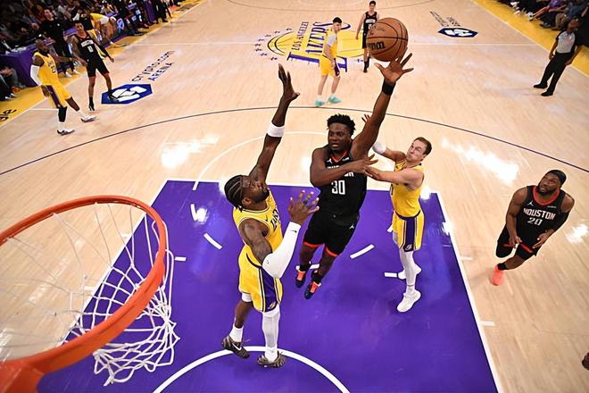 湖人双杀火箭卡佩拉惨淡表现引质疑